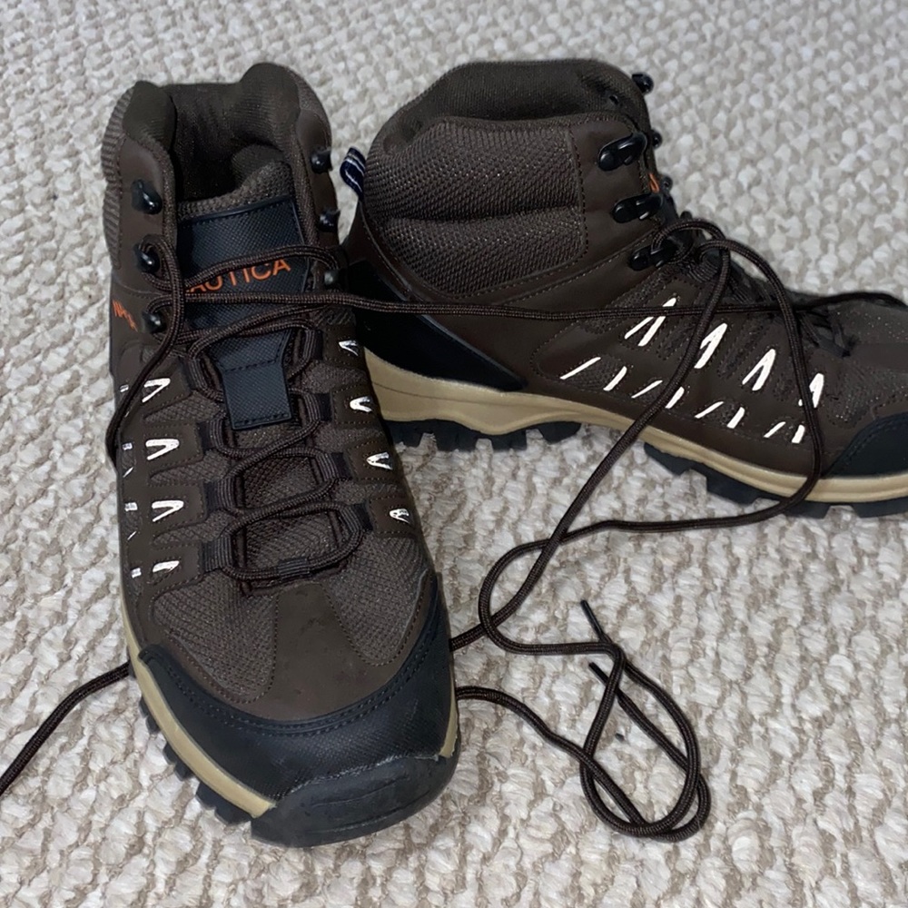 Snow boots